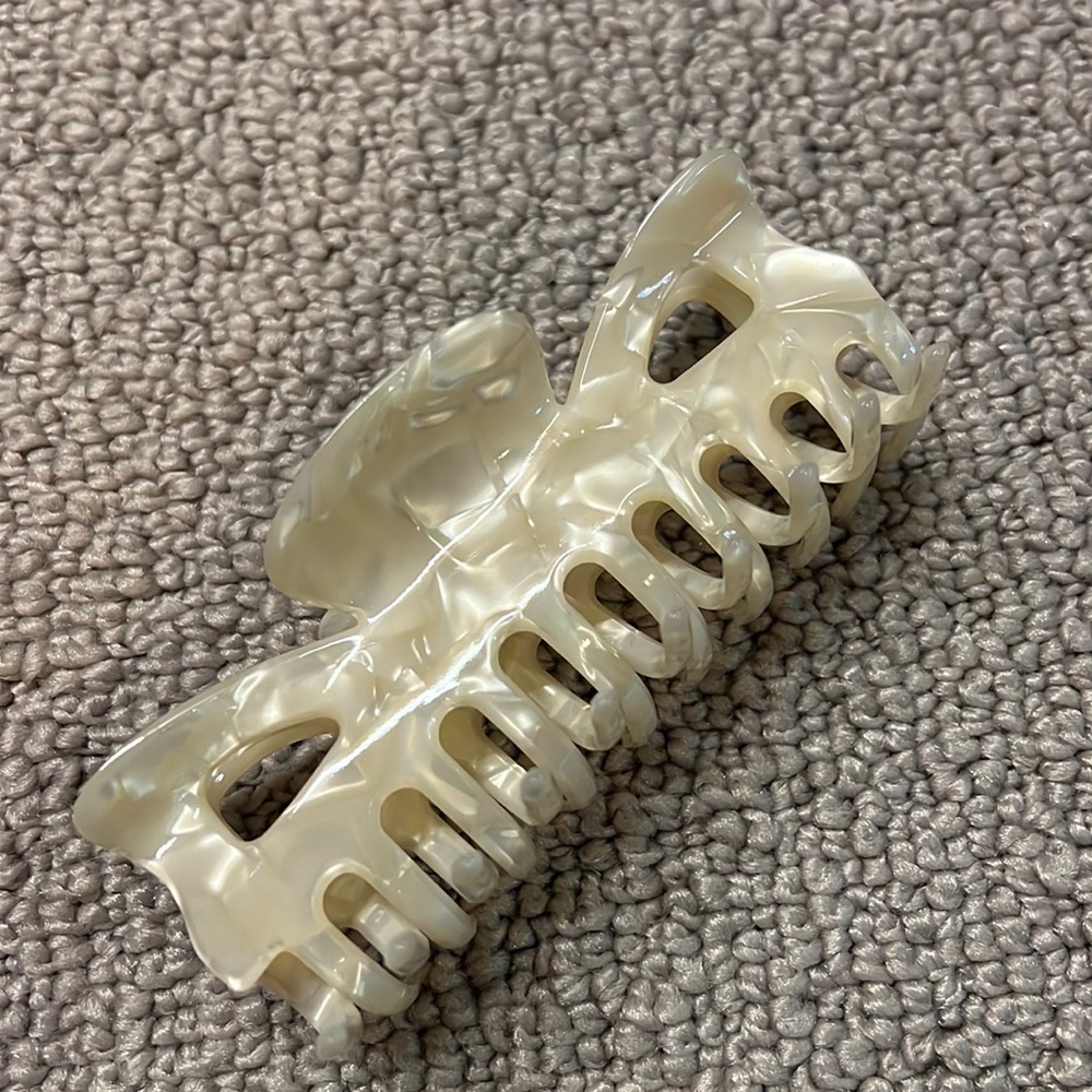 Urban outfitters Claw clip